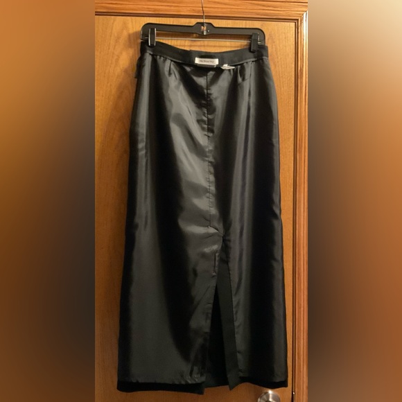 Women’s Vintage Pursuits ltd Wool Black Pencil Skirt with back slit, fully lined - Picture 3 of 9